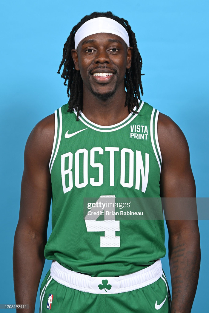 里尔年轻中场布阿迪被多家豪门关注，转会呼声高，期待其未来成为新星。（里尔小将布阿迪获多豪门青睐，转会热度高涨，未来新星可期）