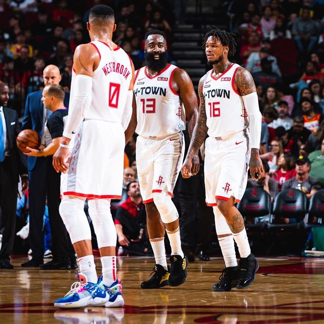 尤文客战那不勒斯大名单：伊尔迪兹领衔，加蒂、DV9伤缺（尤文客场战那不勒斯名单公布：伊尔迪兹挑大梁，加蒂与DV9因伤缺席）