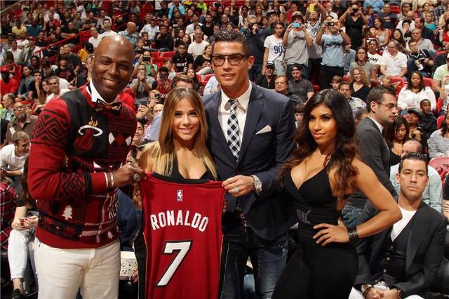 马塞洛：我很喜欢姆巴佩，本想和他并肩作战但他来皇马有点晚（马塞洛：我很欣赏姆巴佩，本想与他并肩作战，可惜他加盟皇马晚了一步）