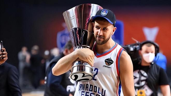 意甲前四名概率预测：国米97%最高，米兰68%，尤文仅37%（意甲前四概率榜：国米97%领跑，米兰68%，尤文仅37%）