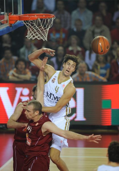 巴黎人报：普拉蒂尼起诉FIFA前高层，指控其发表对自己的指责（巴黎人报：普拉蒂尼起诉FIFA前高层，称其曾公开指责自己）