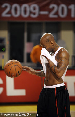 本泽马：皇马缺少有经验的人，能站出来说“这个地方你做错了”（本泽马：皇马缺乏经验老将，无人站出来指出错误）