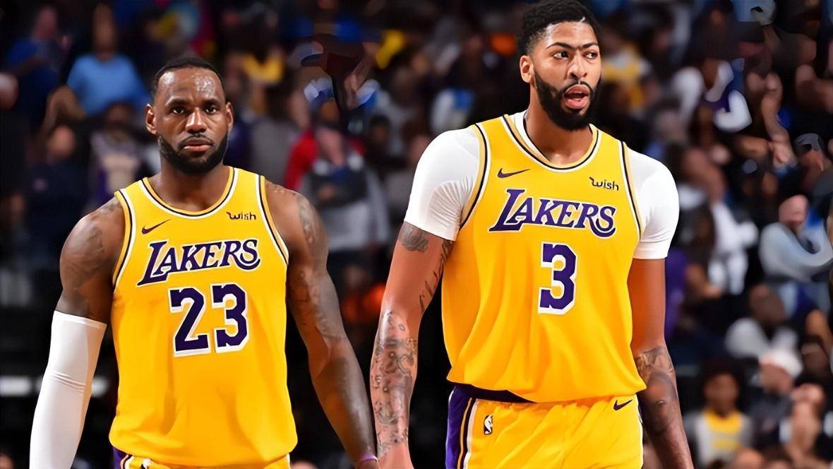 足球国足训练强度升级，体能教练参与指挥（国足加码训练强度，体能教练亲自指挥）